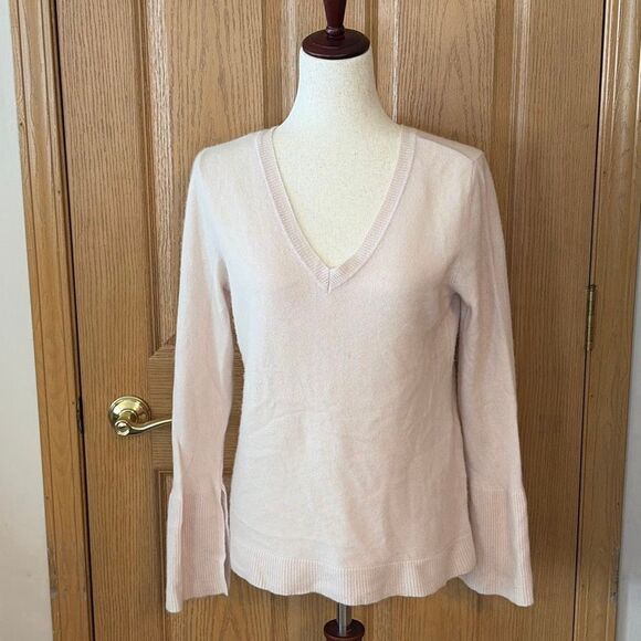 100% Cashmere Light Pink V-Neck Sweater w/ Flare Cuffs S/M - Picture 2 of 6